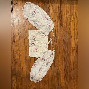 Long sleeve crop top with floral print with button down design